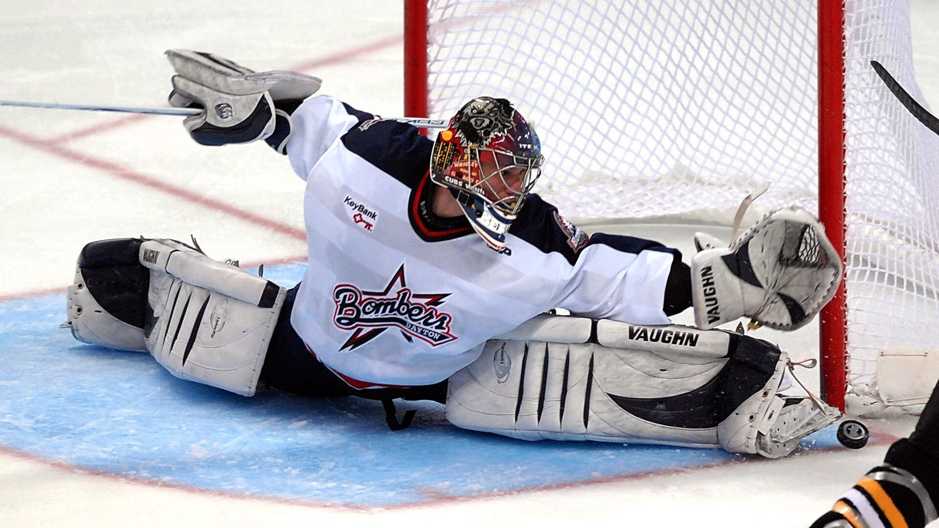 宁波海洋深V门将关键扑出点球,帮助球队保持领先,宁波海洋世界官方网站