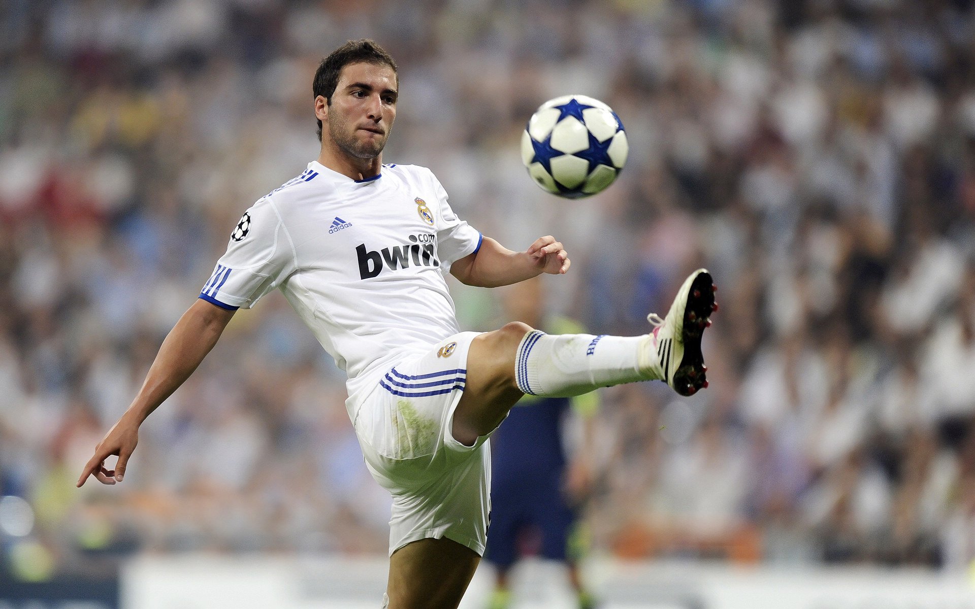 巴黎圣日耳曼晋级欧冠四强,姆巴佩双响定胜局,巴黎圣日耳曼欧冠集锦