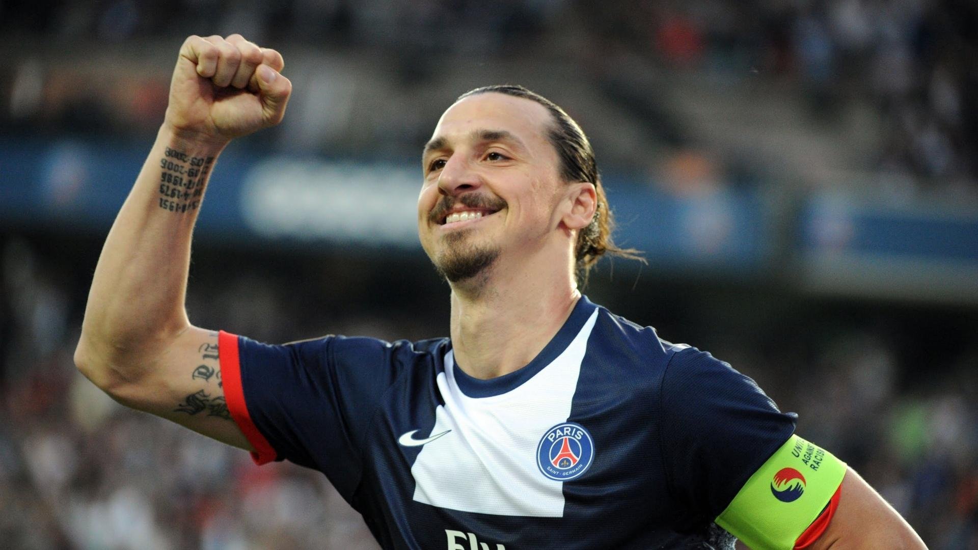 九游APP-历史性时刻：足球赛场上的“第一次”事件，足球史上的第一场比赛