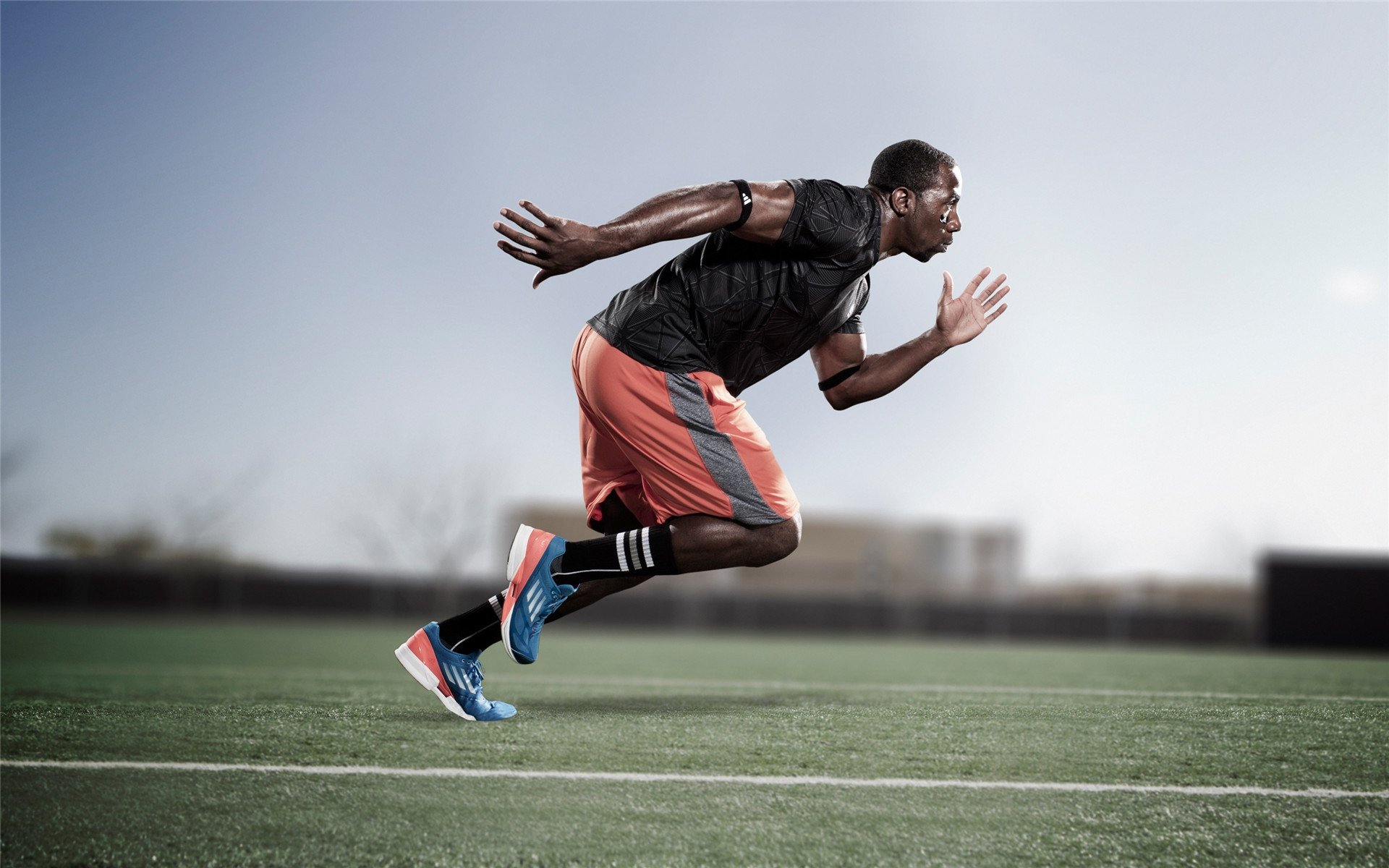 历史性时刻：足球赛场上的“第一次”事件，足球史上的第一场比赛