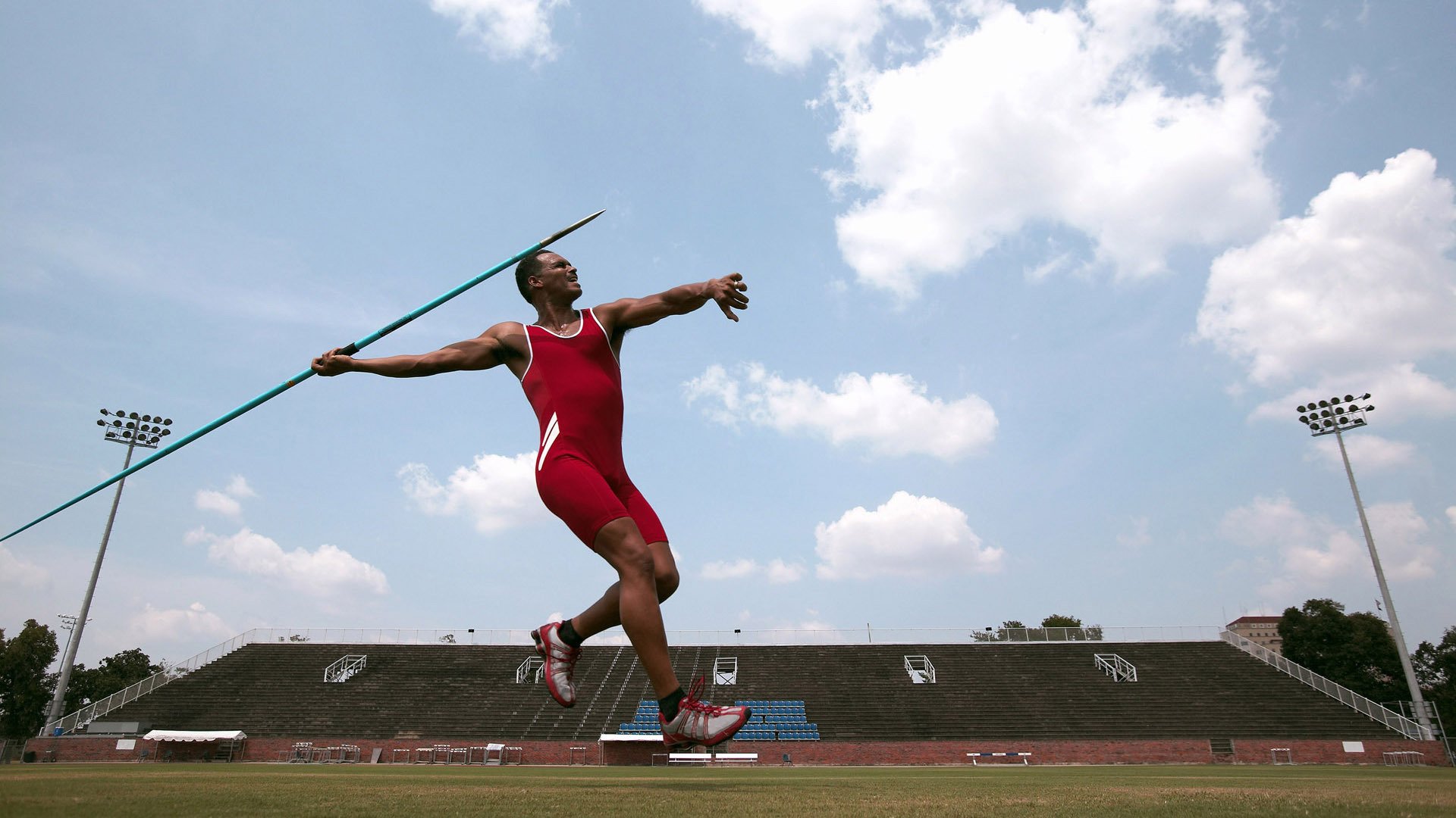 湖南省体育局支持青少年加入篮球运动，落实全民健身战略，湖南省青年篮球队
